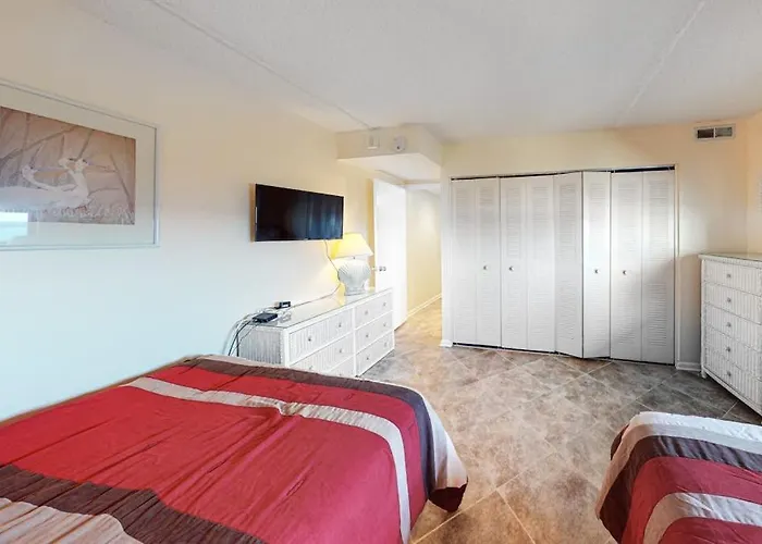 Darling Oceanfront With Balcony Washer & Dryer Ac Pools & Game Holiday home